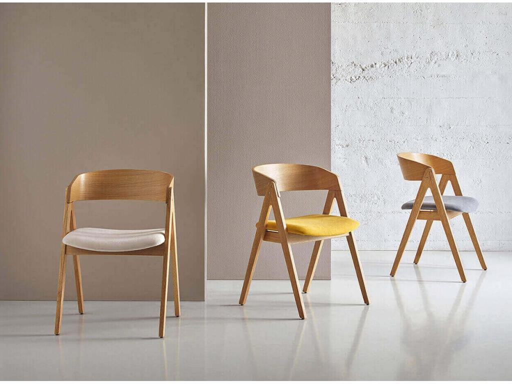 Cosymeub Premium Chair – Wooden frame and comfortable fabric seat – Brown WSVH74365